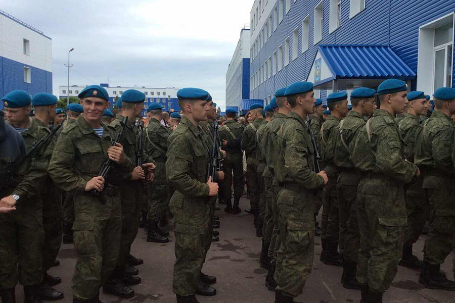 Треть полка. Военная часть 64712 в Омске ВДВ. 242 УЦ ВДВ 2005. Омск поселок светлый воинская часть 64712. Светлый ВДВ.