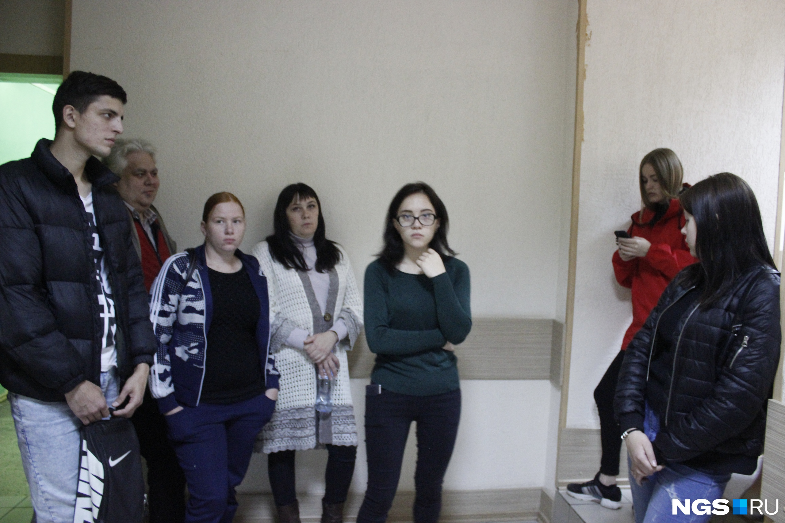 Друзья Кристины Приходько будут ждать приговора у дверей суда. Фото Алёны Истоминой Друзья Кристины Приходько будут ждать приговора у дверей суда. Фото Алёны Истоминой