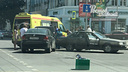 В центре Ростова столкнулись две иномарки: пострадали три человека