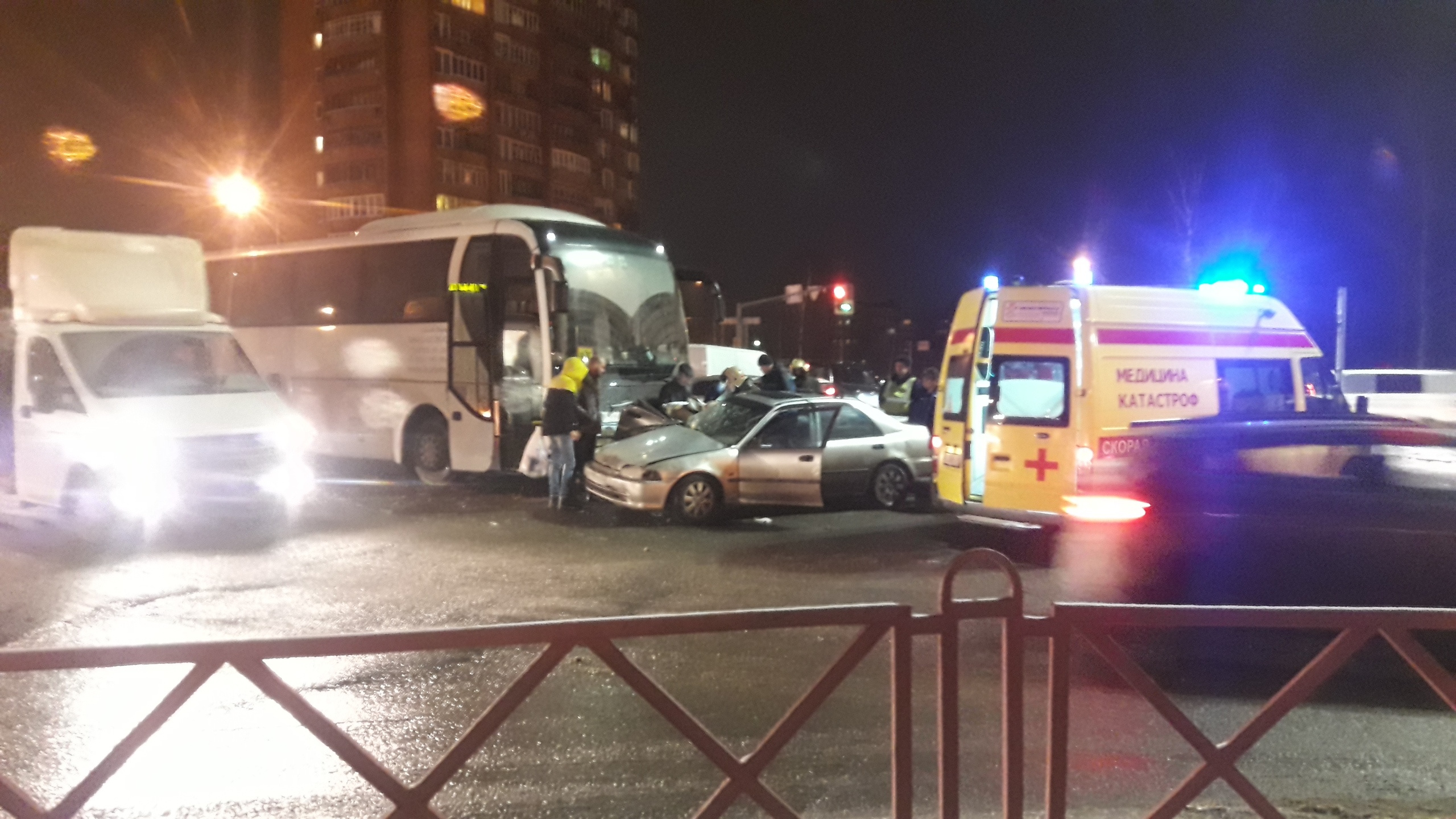 Общественный транспорт в израиле. Автобус кресты. Маршрутная каунти такси таганрог каунти таганрог. Автобус кресты. Кровяные автобусы фото.