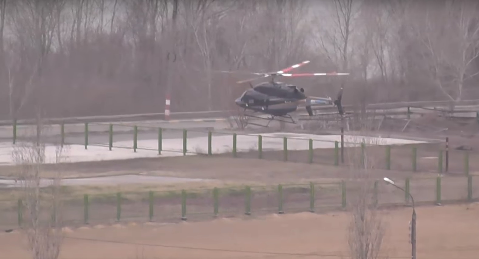 Летают вертолеты сегодня москва почему. Вертолет над Обнинском. Вертолеты над Бутово. Над Орехово Борисово летает вертолет. Летает вертолет в Царицыно 22 06 2023.