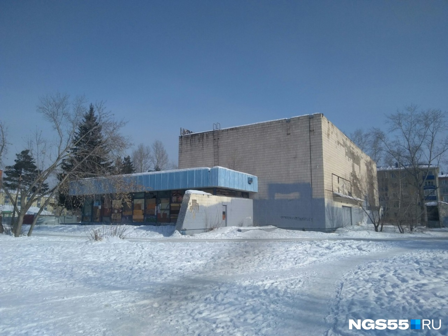 С другой стороны здание уже ничем не похоже на кинотеатр С другой стороны здание уже ничем не похоже на кинотеатр