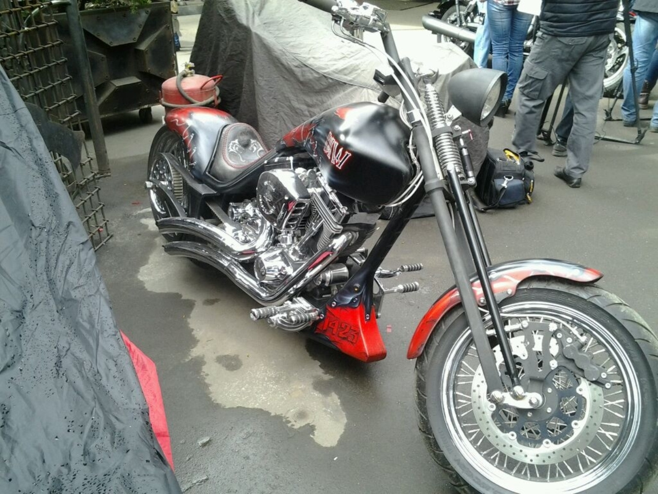 Вот такой красивый мотоцикл Юрий заметил у одного из новосибирских байкеров