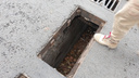 На Красноармейском спуске украли решетки с ливневой канализации