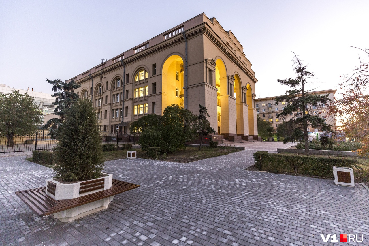 Здание Госбанка — одна из жемчужин центра Волгограда