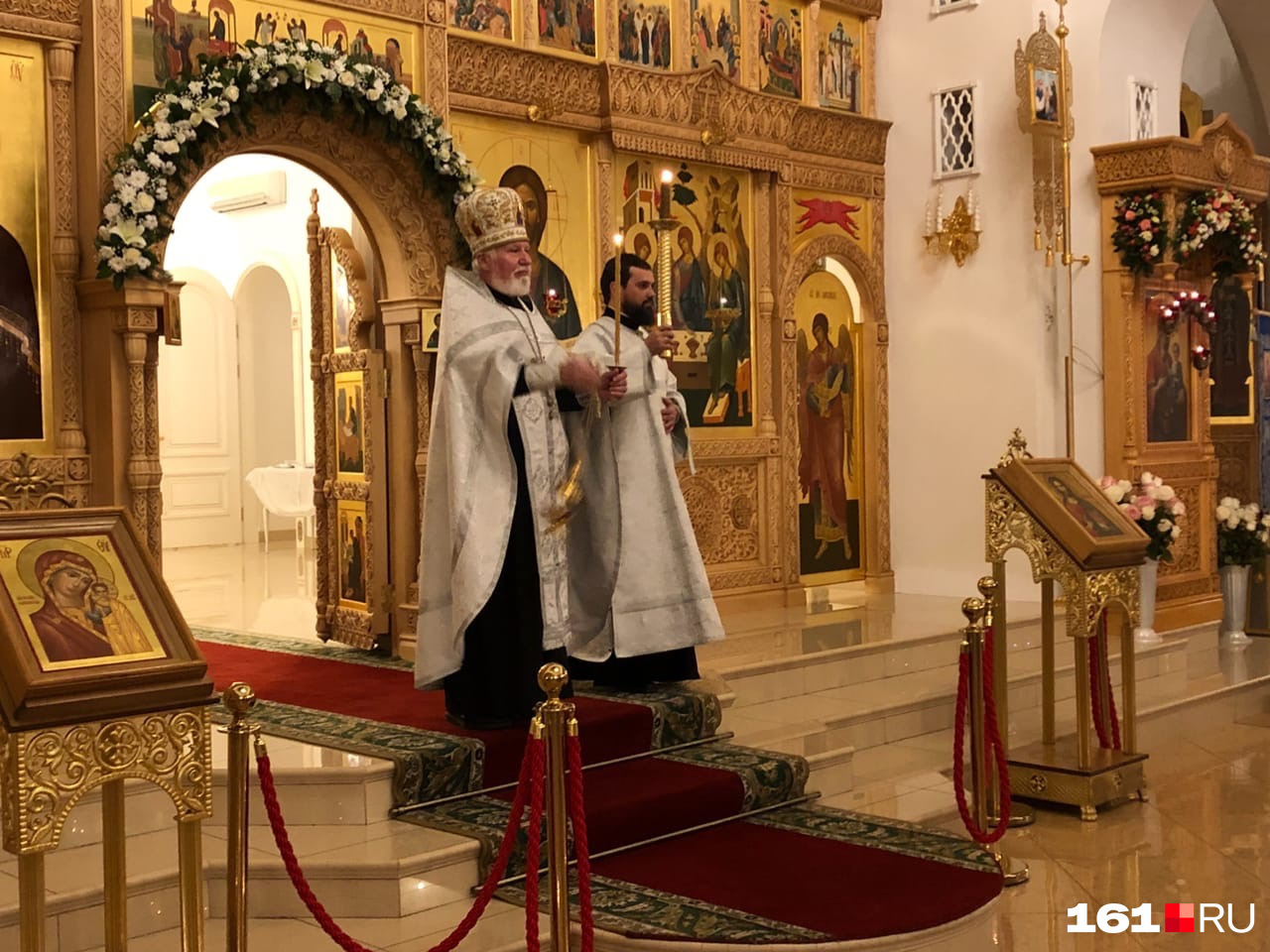 Пока проходят купания, в храмах идет служба Пока проходят купания, в храмах идет служба