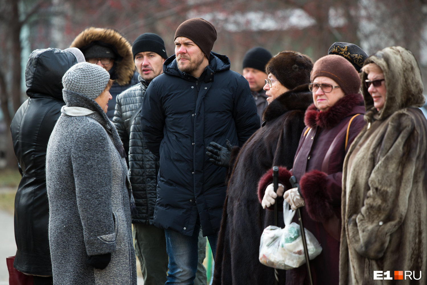 Жильцы митингуют против точечной застройки Жильцы митингуют против точечной застройки
