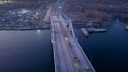 Самарский видеоблогер снял большегрузы на Фрунзенском мосту на рассвете
