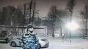 В Новосибирске ищут мужчину, пристававшего к девочкам: он засветился на камере видеонаблюдения