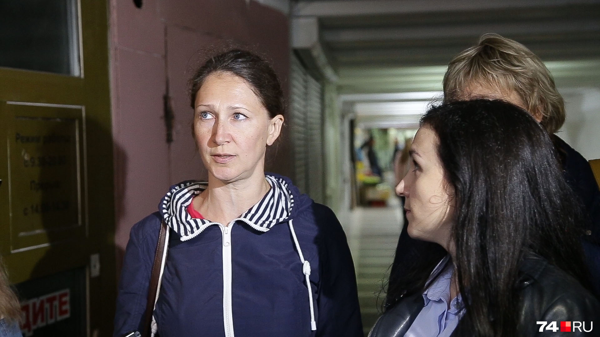 Елена Паластрова заявила, что до конца исполнения контракта ещё много времени, и подрядчик может не нанимать 20 строителей. Восемь человек всё сами успеют Елена Паластрова заявила, что до конца исполнения контракта ещё много времени, и подрядчик может не нанимать 20 строителей. Восемь человек всё сами успеют
