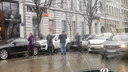 В центре Ростова BMW влетел в несколько элитных машин