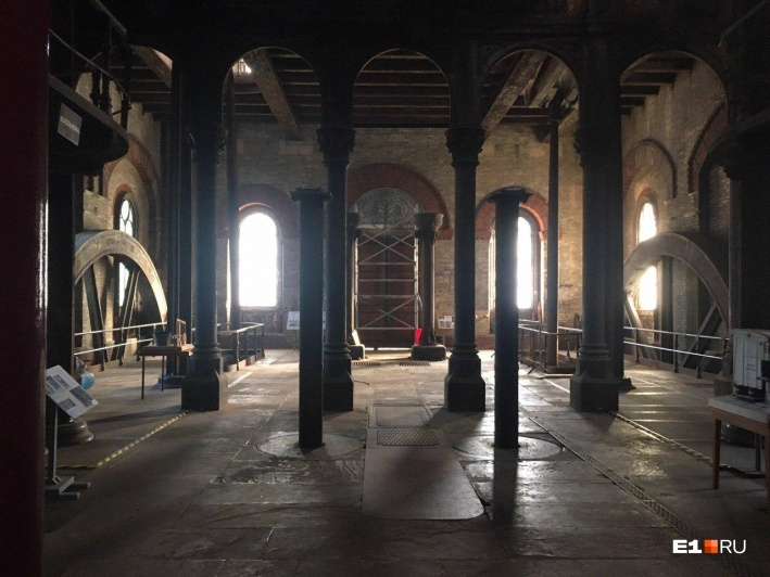 Система очистных сооружений Crossness Pumping Station появилась в 1865 году. Сейчас в ее помещениях расположен музей истории канализации Лондона Система очистных сооружений Crossness Pumping Station появилась в 1865 году. Сейчас в ее помещениях расположен музей истории канализации Лондона