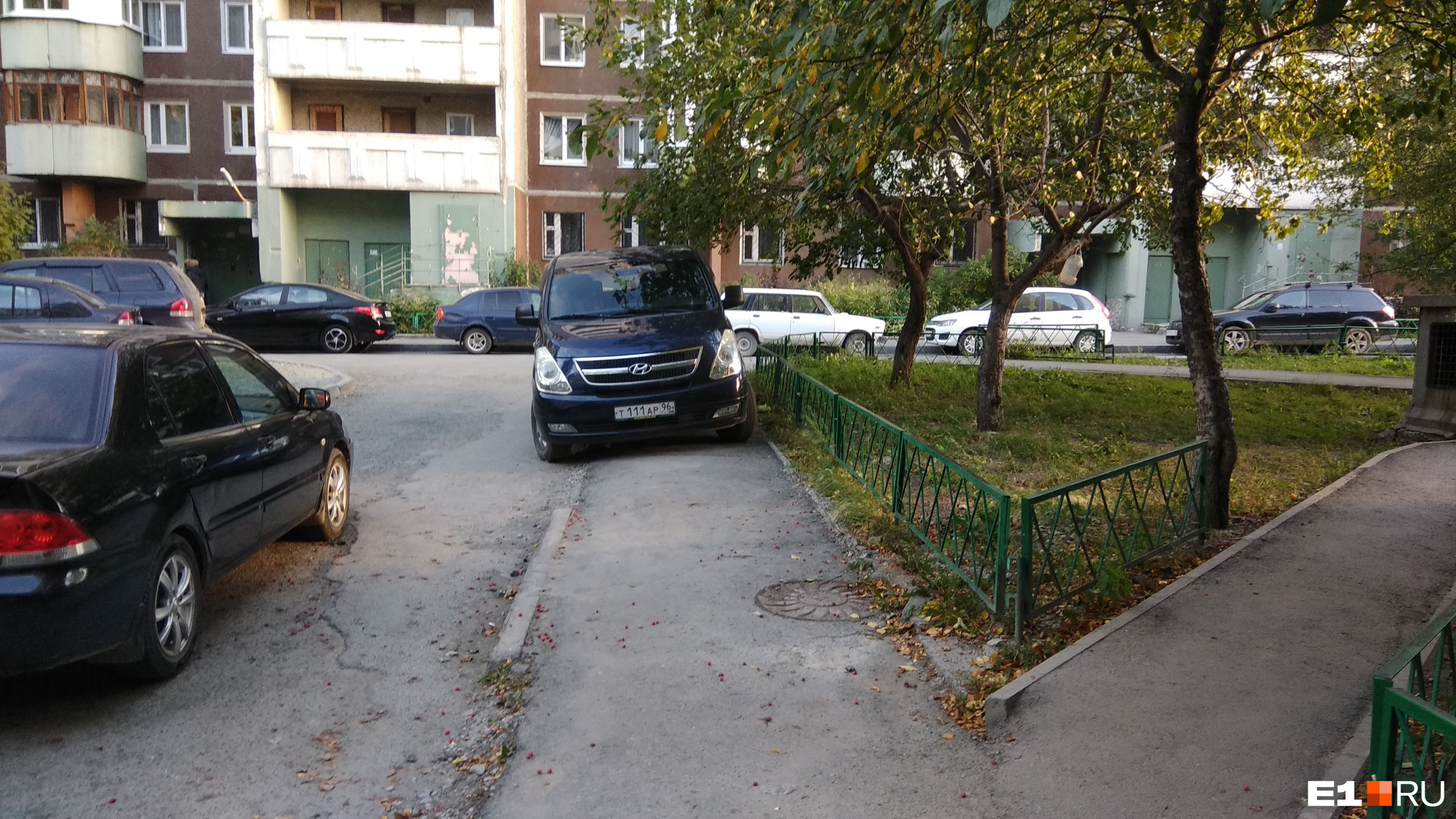 татищева 77 автохам. автохам выборг. автохамы красноярск фото. автохам выборг. парковка.