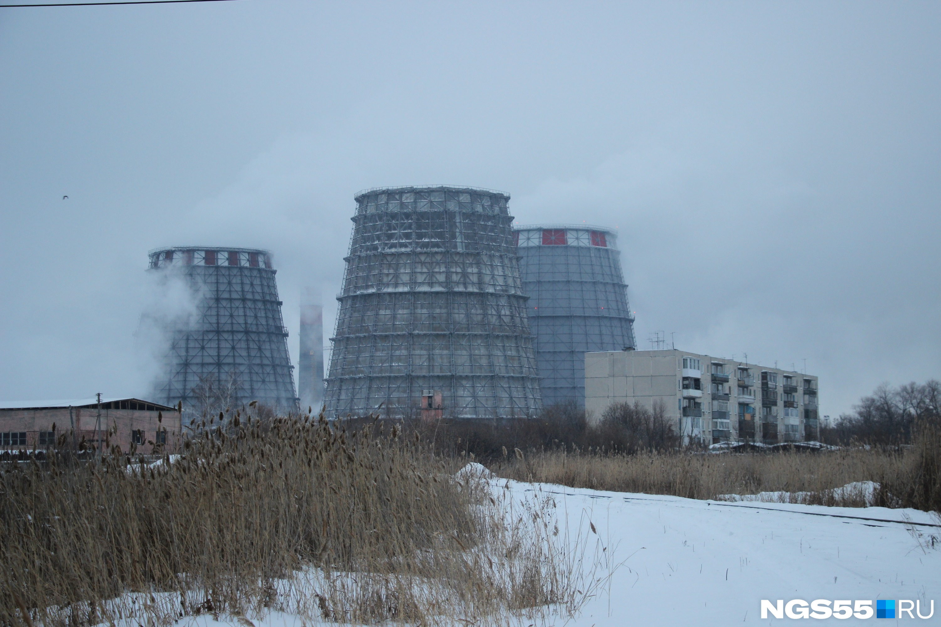 Тэц 5 омск. Труба ТЭЦ 5 Омск. Дымящая ТЭЦ пять Омск. 10 Лет октября ТЭЦ 5 Омск.