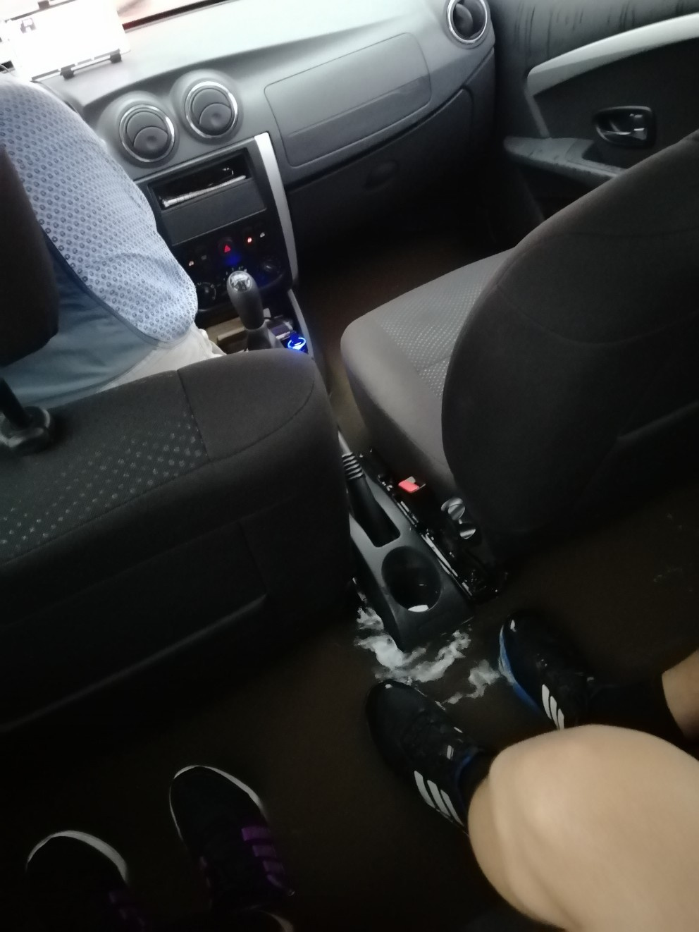 Даже в салоне автомобиля от стихии было не укрыться Даже в салоне автомобиля от стихии было не укрыться