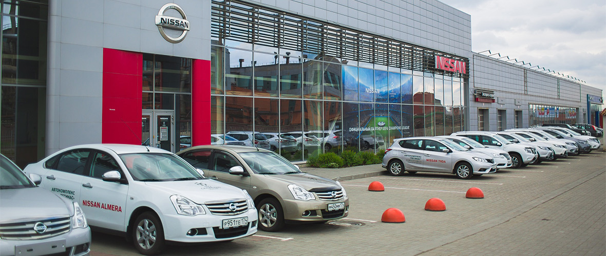 Автокомплекс «Регинас» имеет два автосалона Nissan в Челябинске: на улице Братьев Кашириных и Свердловском тракте (на фото)