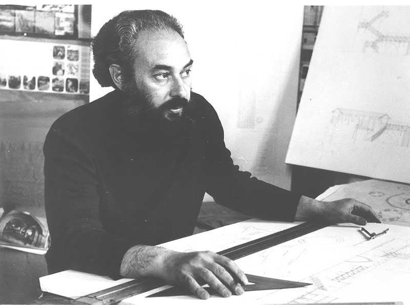 Мендель Футлик за работой в 1960–1970-е годы Мендель Футлик за работой в 1960–1970-е годы