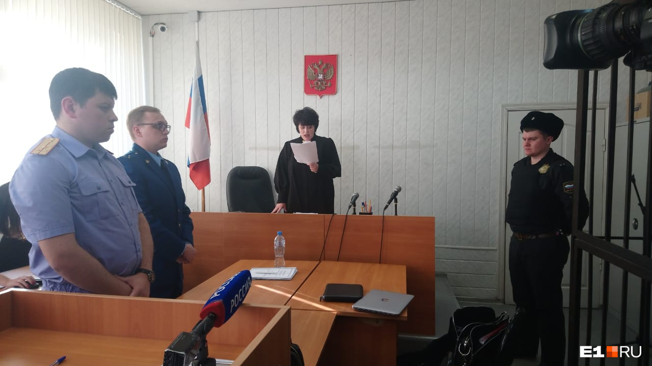 Судья во время вынесения решения Судья во время вынесения решения