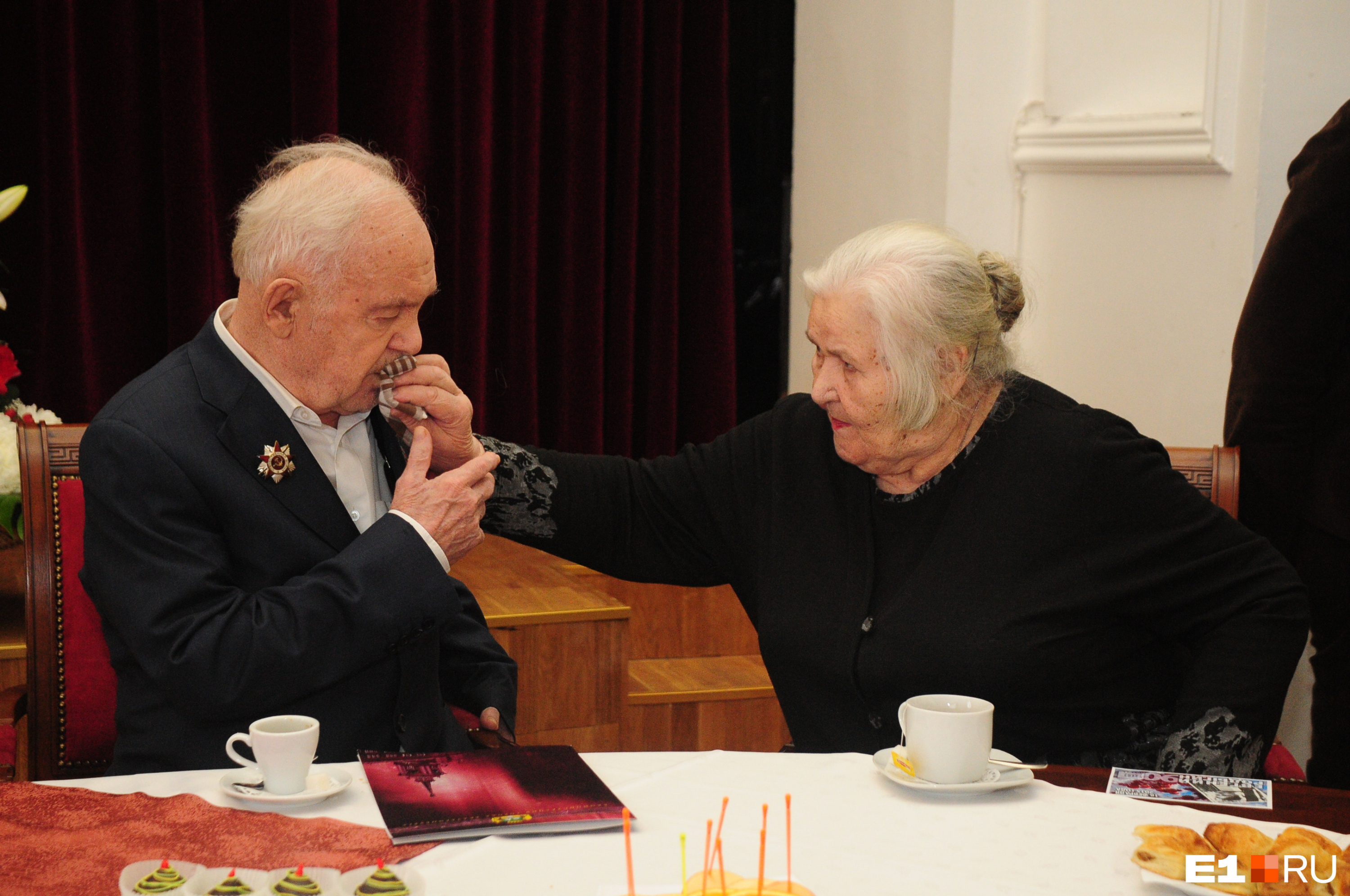 Евгений Павлович с женой Галиной Семеновной. Этот трогательный снимок сделан пять лет назад, на праздновании 90-летия композитора