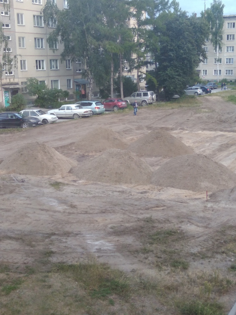 Так выглядит детская площадка около дома <nobr class="_">№ 10</nobr> сейчас Так выглядит детская площадка около дома <nobr class="_">№ 10</nobr> сейчас