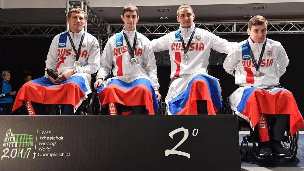 Максим Шабуров (второй слева) на награждении на чемпионате мира в Риме