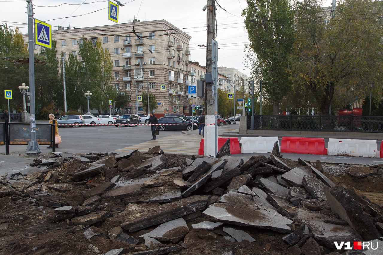 Горожанам приходится обходить ремонтируемый участок Горожанам приходится обходить ремонтируемый участок