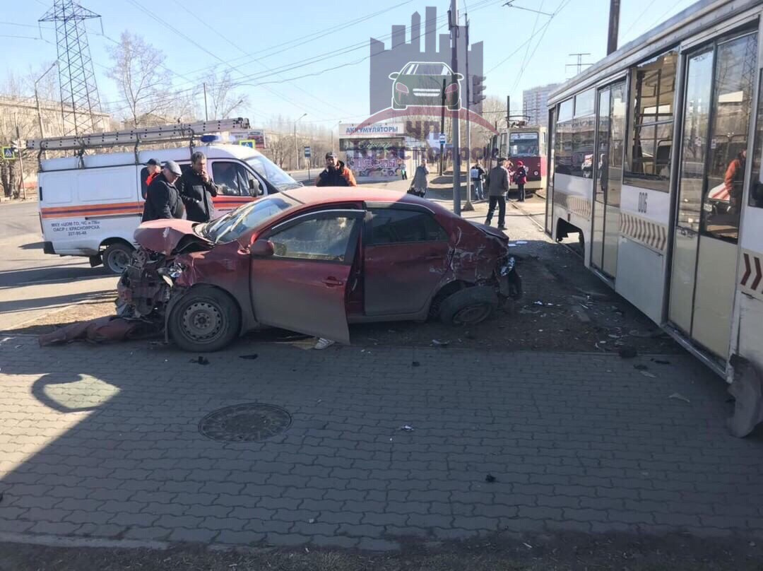 В аварии пострадала 22-летняя водитель «Тойоты»