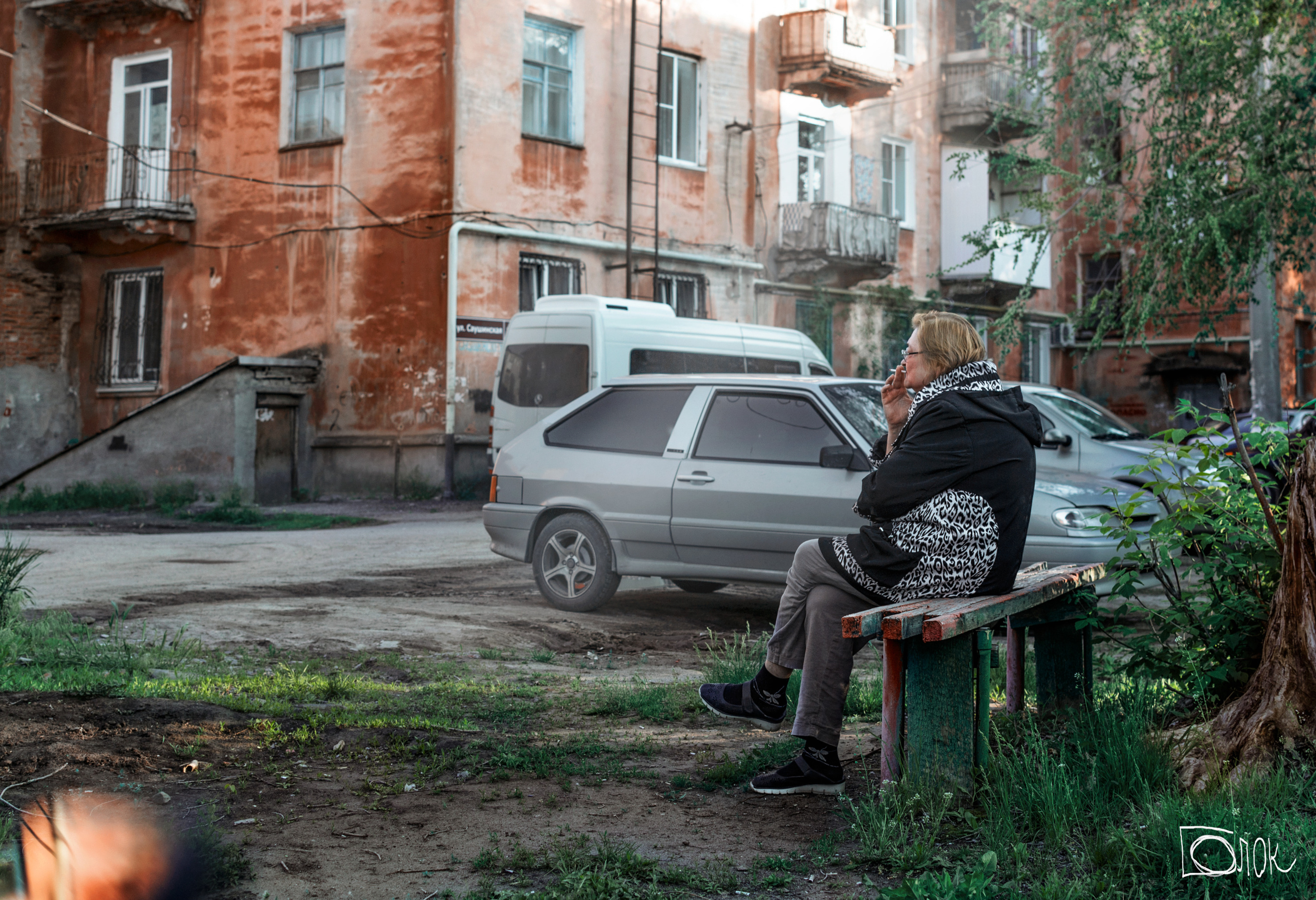 Двор волгоград. Волгоград дворы. Красивые дворы Волгограда. Волгоград бедные районы. Благоустройство дворов сталинок.