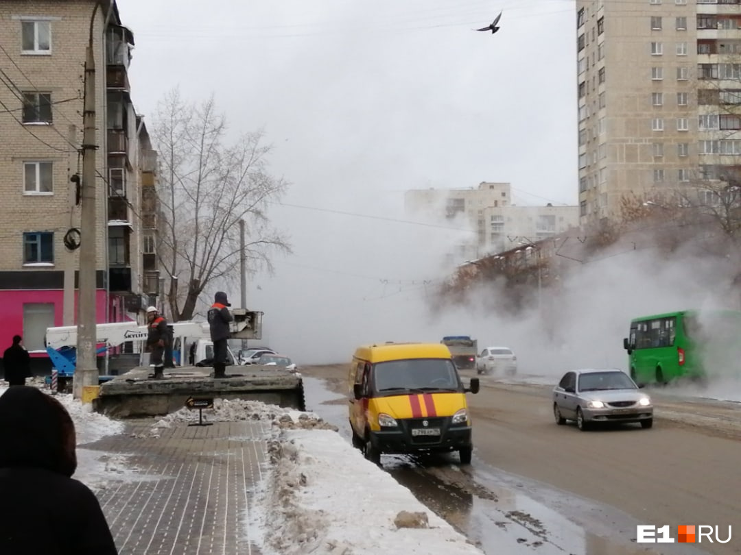 На месте работает аварийная бригада На месте работает аварийная бригада
