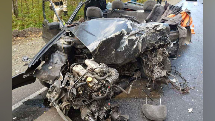 «Вытаскивали из искорёженной машины»: в ДТП на трассе в Челябинской области погибли двое
