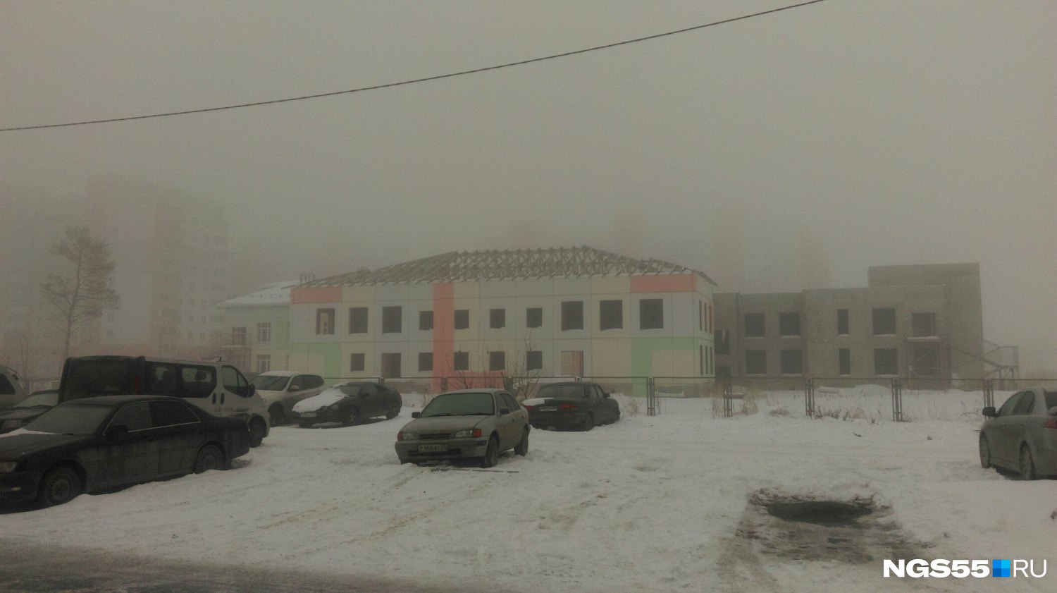Утром из-за тумана с трудом были видны только здания в радиусе 50 метров