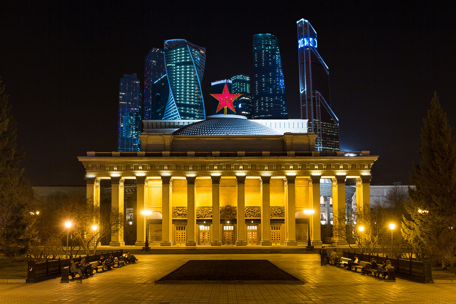 Новосибирцы точно знают, куда определить пятиконечную кремлевскую звезду 