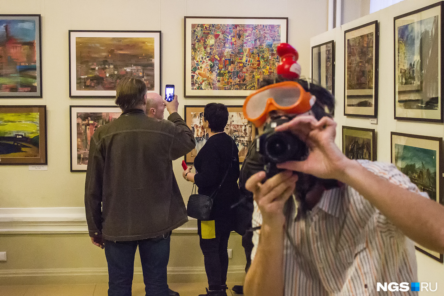 Мизин шутит, что выставка стала ответом тем, кто постоянно спрашивает современных художников: «А рисовать-то умеете?»