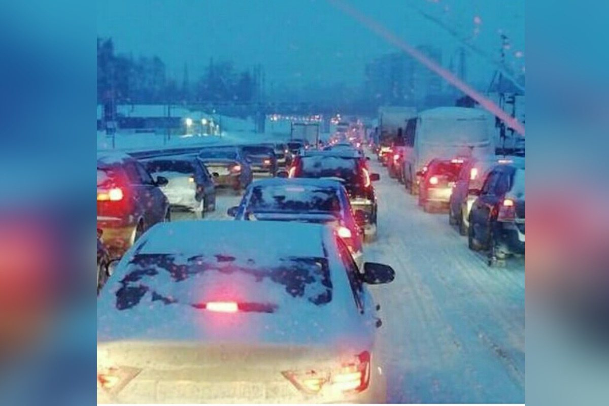 Пробка на въезде в город со стороны трассы Пермь — Екатеринбург 