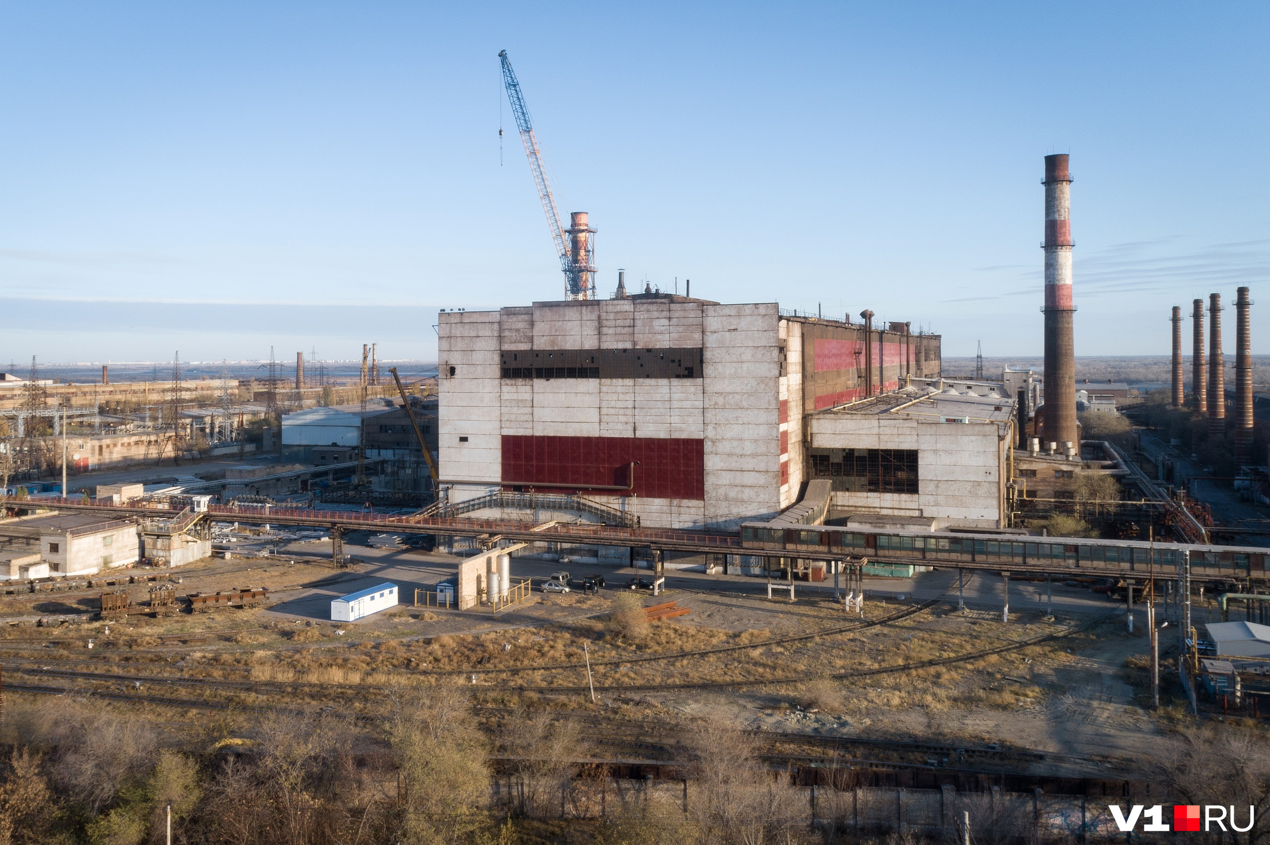 Фото красный завод. Краснооктябрьский завод Волгоград. Красный октябрь Волгоград. Завод красный октябрь. Завод красный октябрь Волгоград внутри.