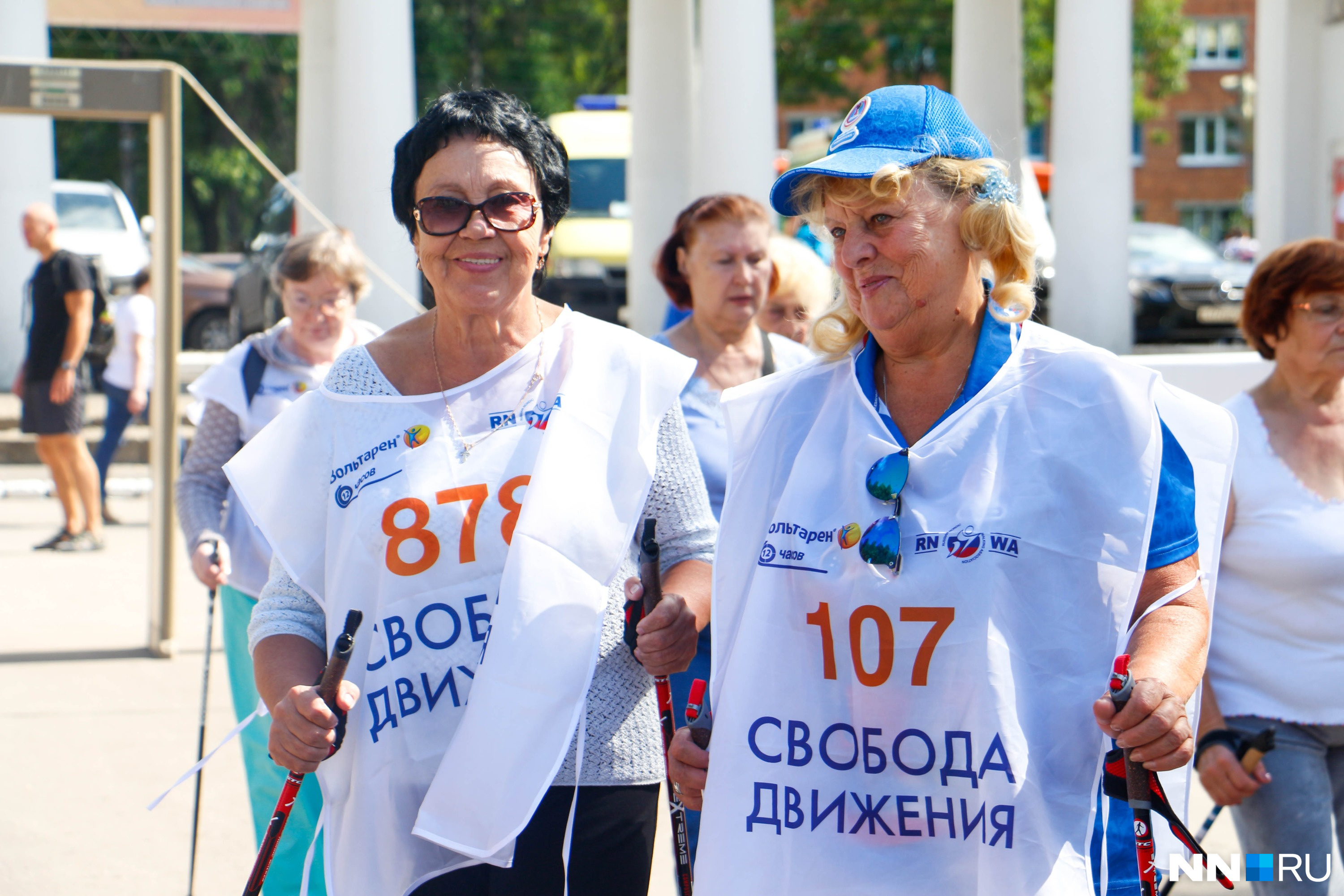 Татьяна Ворошкова (справа) на фестиваль пришла не одна, а с группой поддержки из шести человек<br>