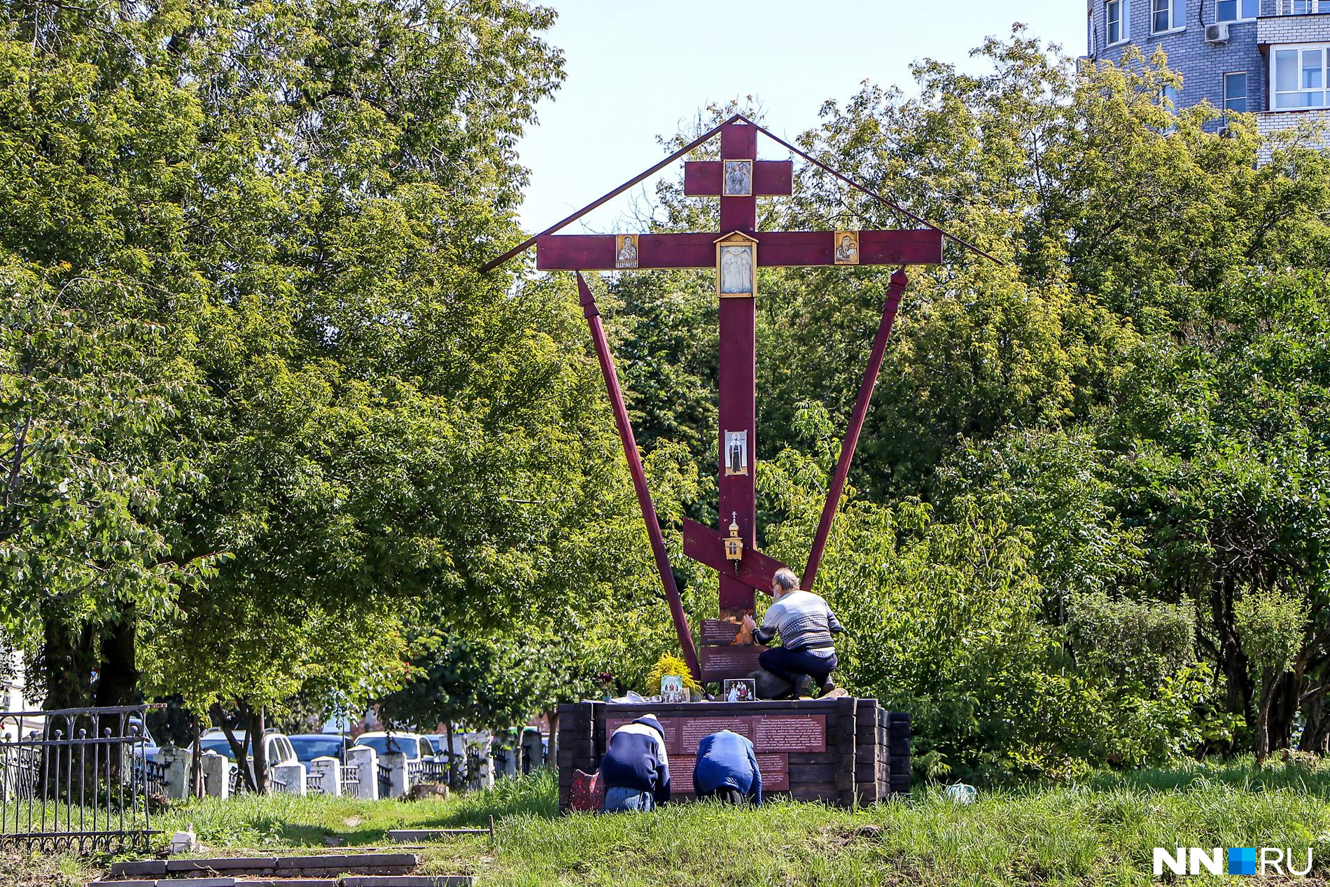 Памятный крест на месте массовых расстрелов нижегородцев<br><br>
