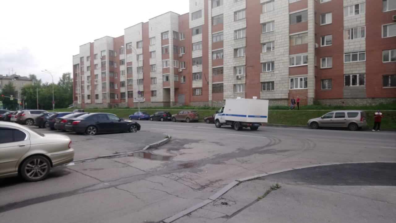 Автозак с Васильевым уезжает от здания ГСУ Автозак с Васильевым уезжает от здания ГСУ