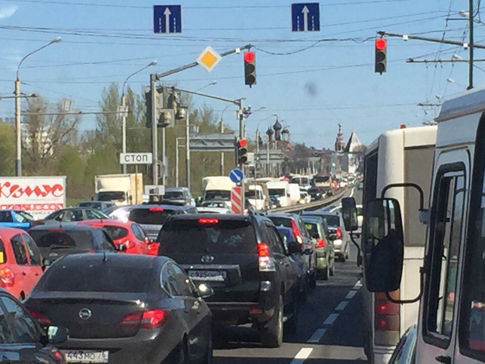 Многих водителей возмущает решение перекрывать дороги из-за казачьего крестного хода