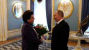 Президент поздравил Валентину Терешкову с днём рождения букетом роз