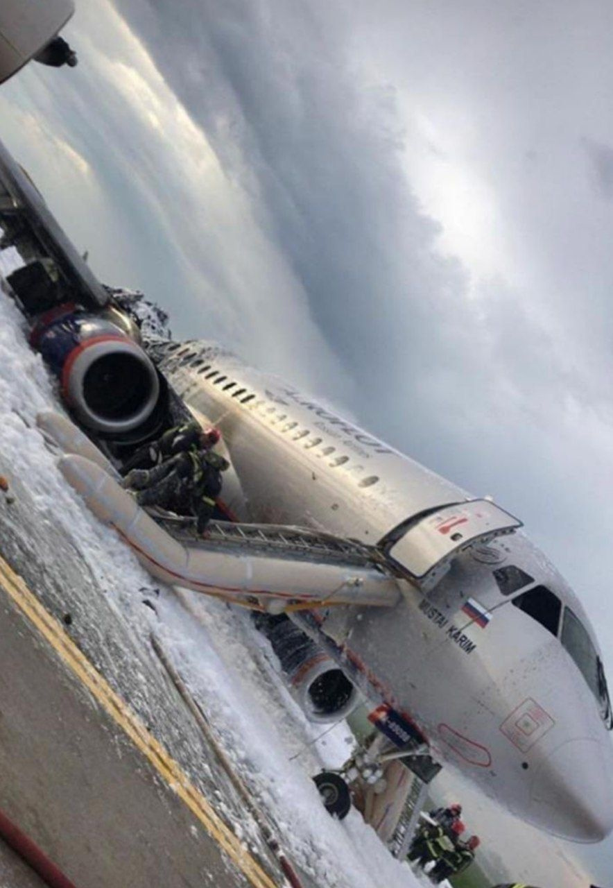 Вот так выглядел самолет Sukhoi Superjet 100 после экстренной посадки и пожара 5 мая 2019 года
