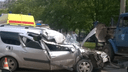 Челябинец на «Ладе» врезался в фургон коммунальных служб на проспекте Победы