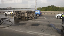 Перевернувшаяся машина парализовала движение на Димитровском мосту