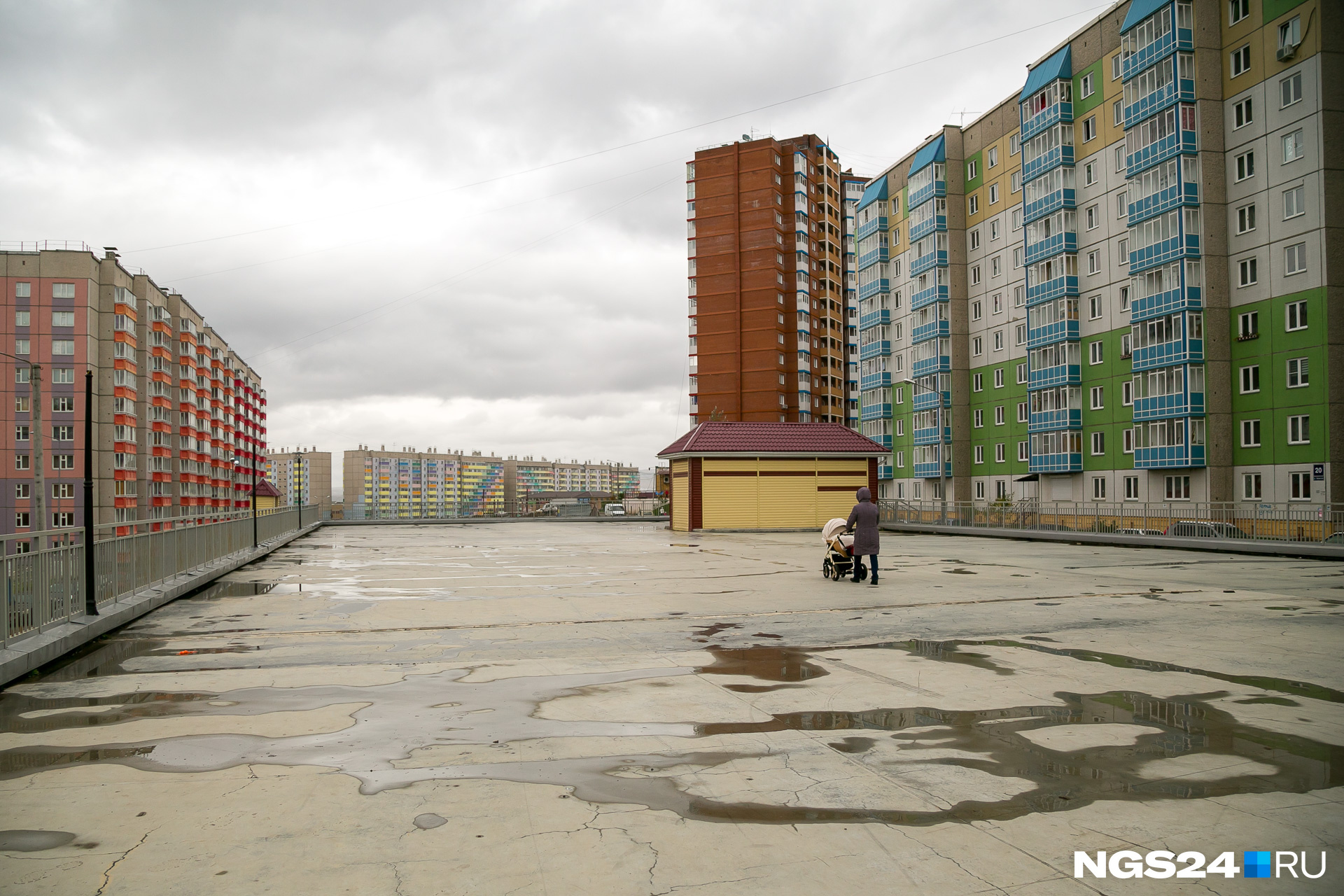 Крыша парковки пуста Крыша парковки пуста