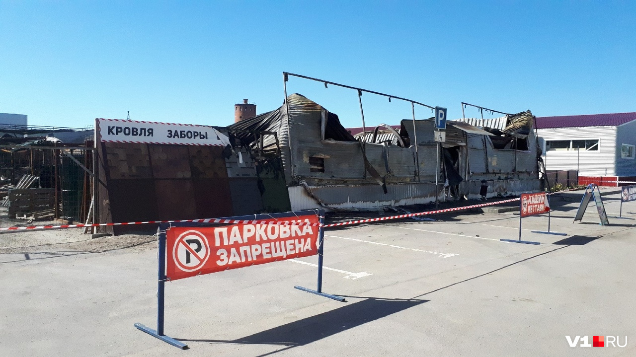 Склад сгорел практически дотла Склад сгорел практически дотла