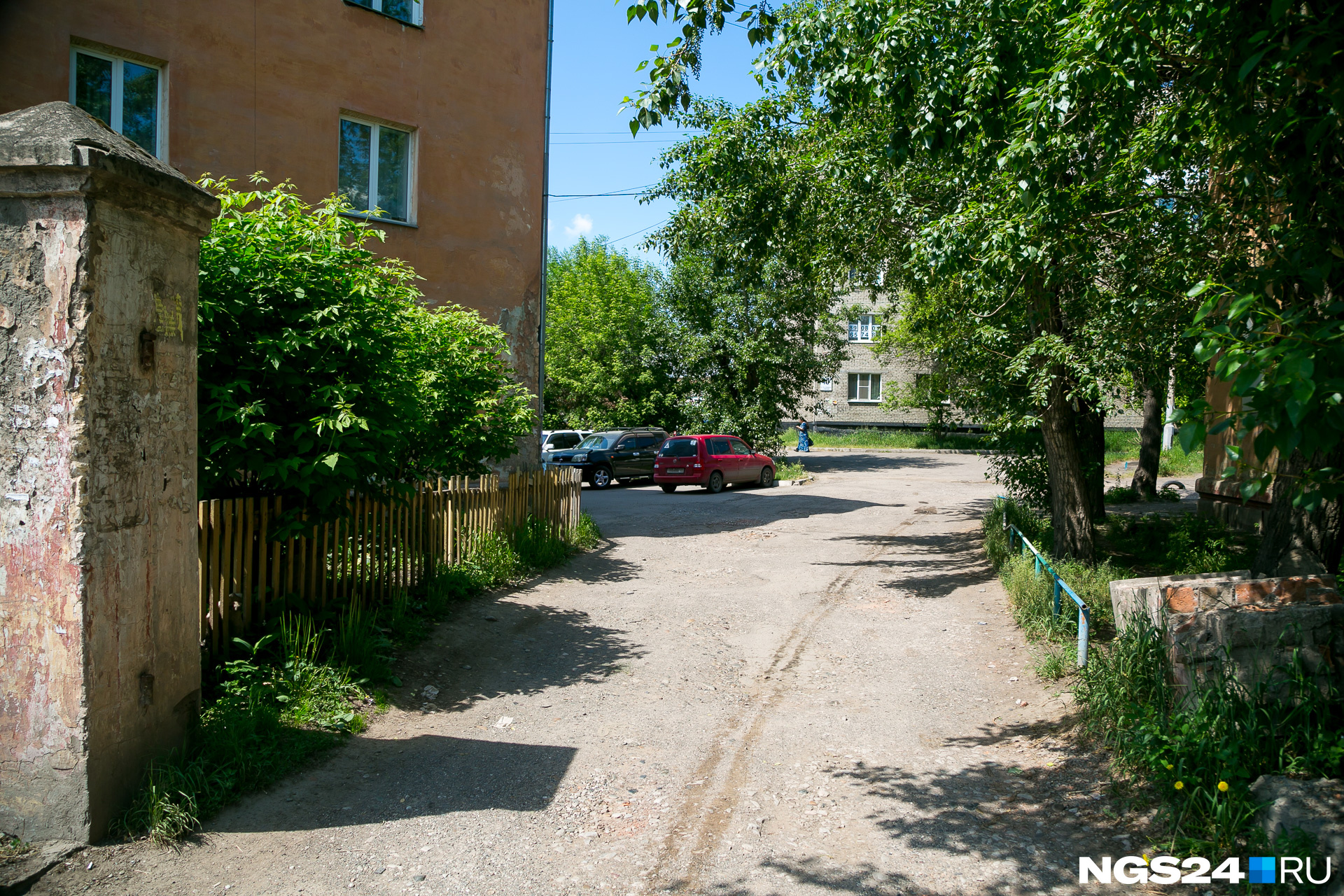 2 года дорожники заботливо хранят каждую яму в проезде на Песочной 2 года дорожники заботливо хранят каждую яму в проезде на Песочной