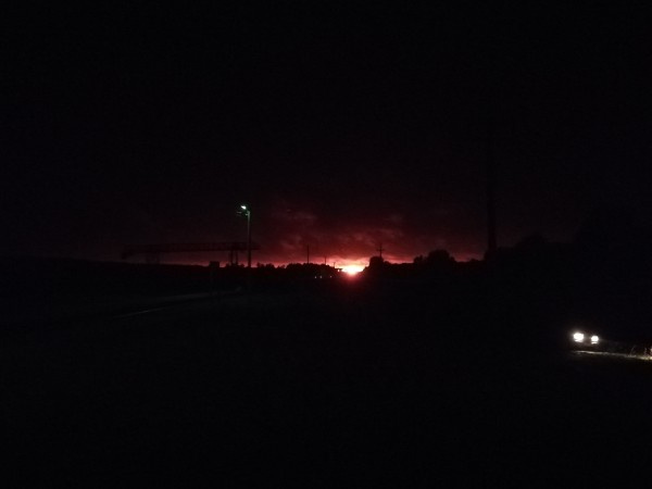 Зарево возгорания было видно даже вдалеке от станции Шиес