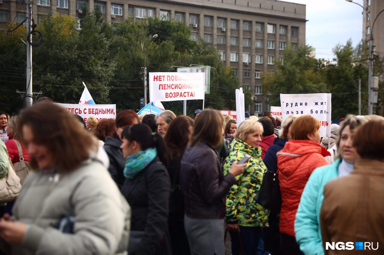 Александр Козлов насчитал на митинге больше 2 тысяч человек — оценки корреспондентов НГС были скромнее Александр Козлов насчитал на митинге больше 2 тысяч человек — оценки корреспондентов НГС были скромнее