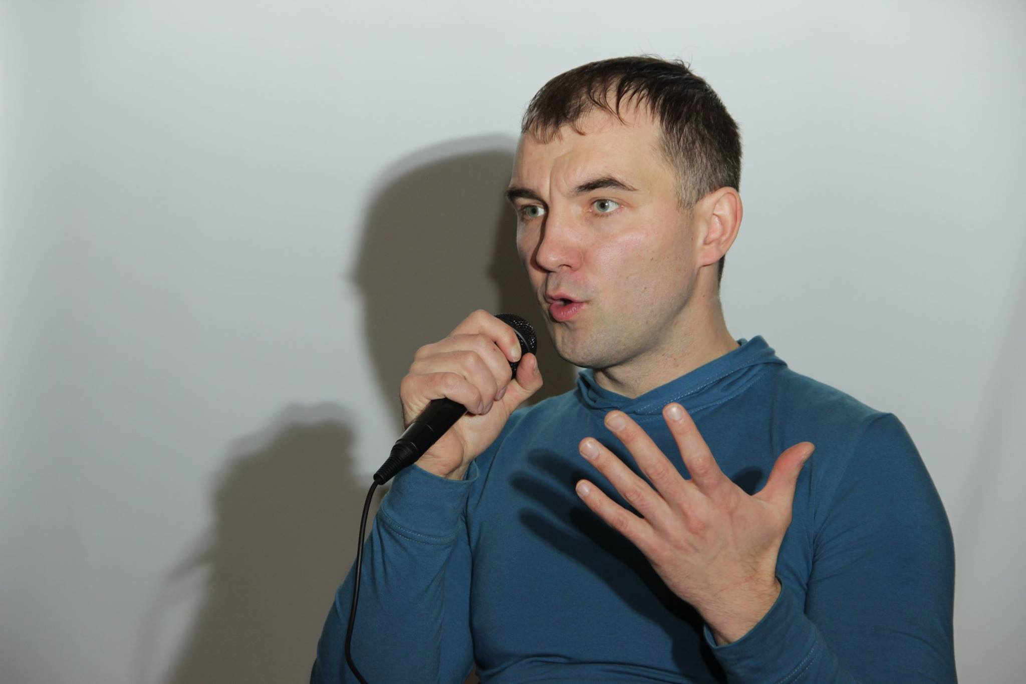 Нижегородский музыкант, журналист и библиотекарь Андрей Кузечкин попал в топ-лист крупнейшего издательства России с романом «Свинг странного человека» Нижегородский музыкант, журналист и библиотекарь Андрей Кузечкин попал в топ-лист крупнейшего издательства России с романом «Свинг странного человека»