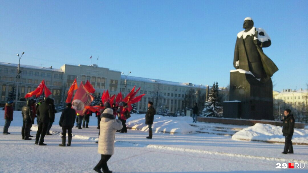 С Левого берега коммунисты дошли до площади Ленина